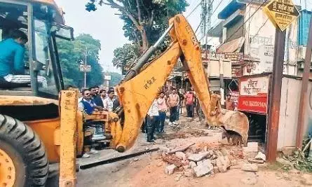 यातायात में बाधक बने अवैध कब्जों को हटाया, लेफ्ट और राइट टर्न भी खाली कराए