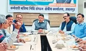 कर्मियों के जागरूकता और अनुपालन पर जोर