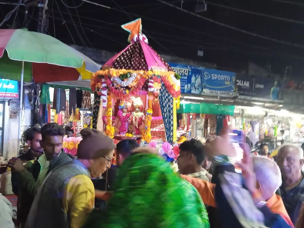 दिव्य पालकी में भाई लक्ष्मण संग दूल्हा बन विराजे रामलला, राम विवाह उत्सव पर पन्ना में निकली भगवान की भव्य बारात