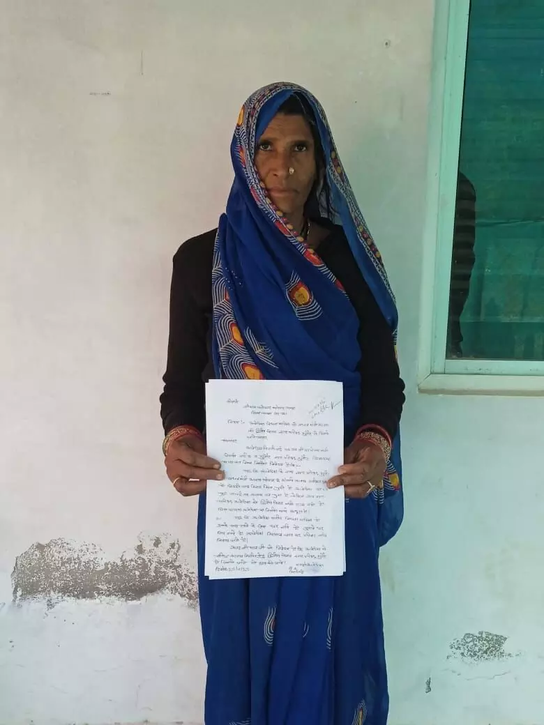 पीएम आवास की द्वितीय किश्त न मिलने पर जनसुनवाई में पहुंची महिला