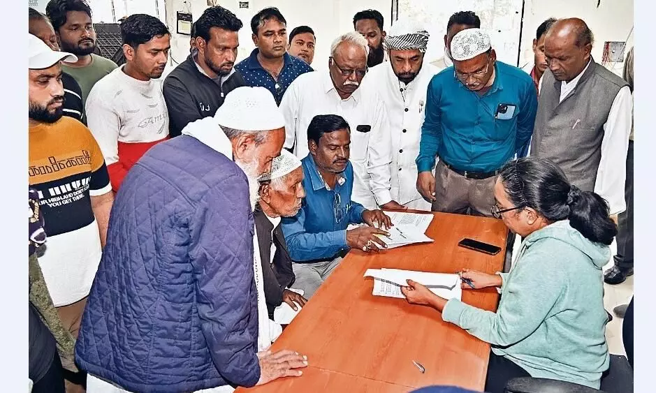 पति ने बेरहमी से पीटा, कैमरे में कैद हुई घटना