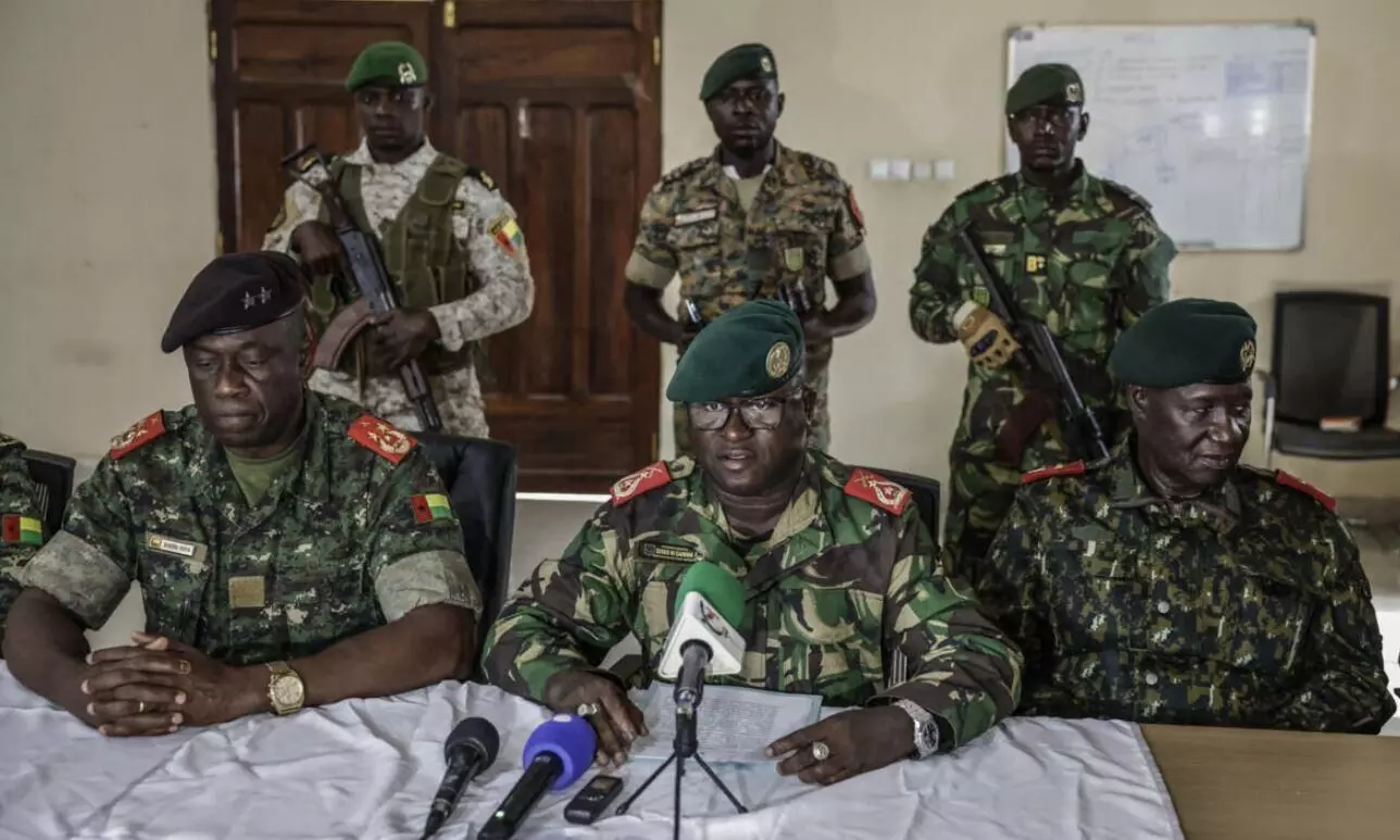 इस अफ्रीकी देश में तख्तापलट! सत्ता पर सेना ने जमाया कब्जा, कई नागरिक शहर छोड़ने को मजबूर, जानिए क्या है मामला? इस अफ्रीकी देश में तख्तापलट! सत्ता पर सेना ने जमाया कब्जा, कई नागरिक शहर छोड़ने को मजबूर, जानिए क्या है मामला?