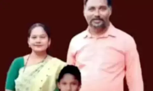 चारपहिया ने बाइक को मारी टक्कर, पति-पत्नी व पुत्र की मौत चारपहिया ने बाइक को मारी टक्कर, पति-पत्नी व पुत्र की मौत