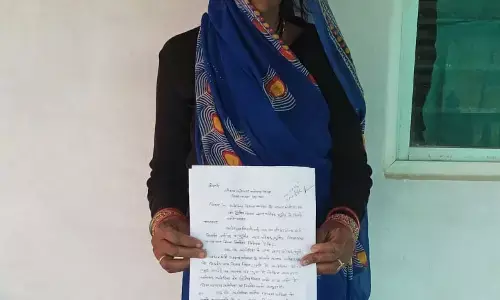 पीएम आवास की द्वितीय किश्त न मिलने पर जनसुनवाई में पहुंची महिला