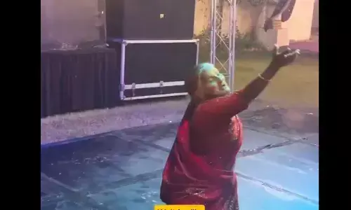 70 साल की दादी ने डीजे पर मचाया धमाका, डांस करके सभी के उड़ाए होश, वायरल हो रहा वीडियो 70 साल की दादी ने डीजे पर मचाया धमाका, डांस करके सभी के उड़ाए होश, वायरल हो रहा वीडियो