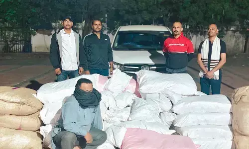 पुलिस को मिली कामयाबी - कार में मिला गुटखा, 5 लाख 26 हजार रुपये मूल्य का माल जब्त