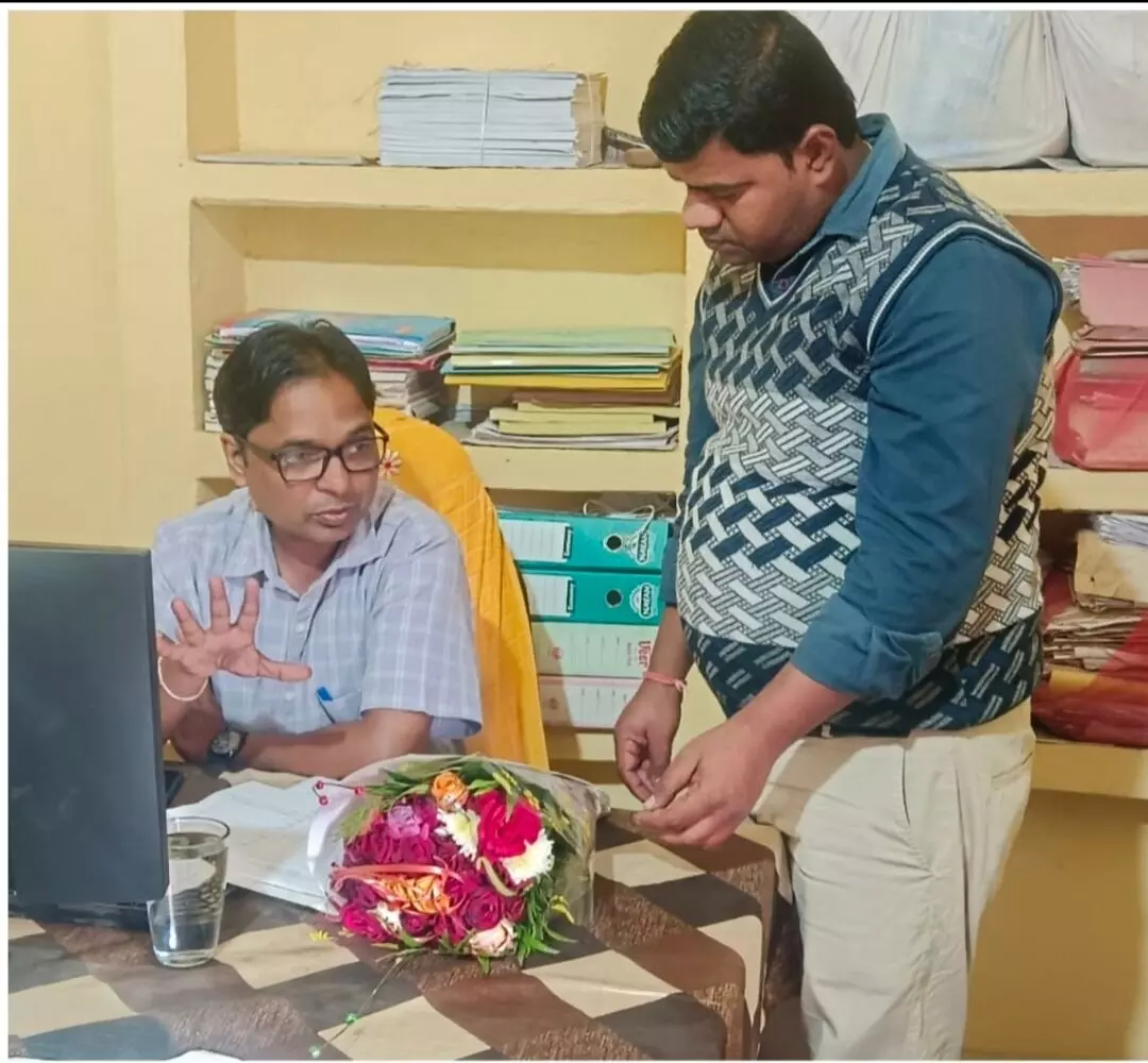 अधीक्षण अभियंता ने किया सलेहा विद्युत वितरण केन्द्र का निरीक्षण अधीक्षण अभियंता ने किया सलेहा विद्युत वितरण केन्द्र का निरीक्षण