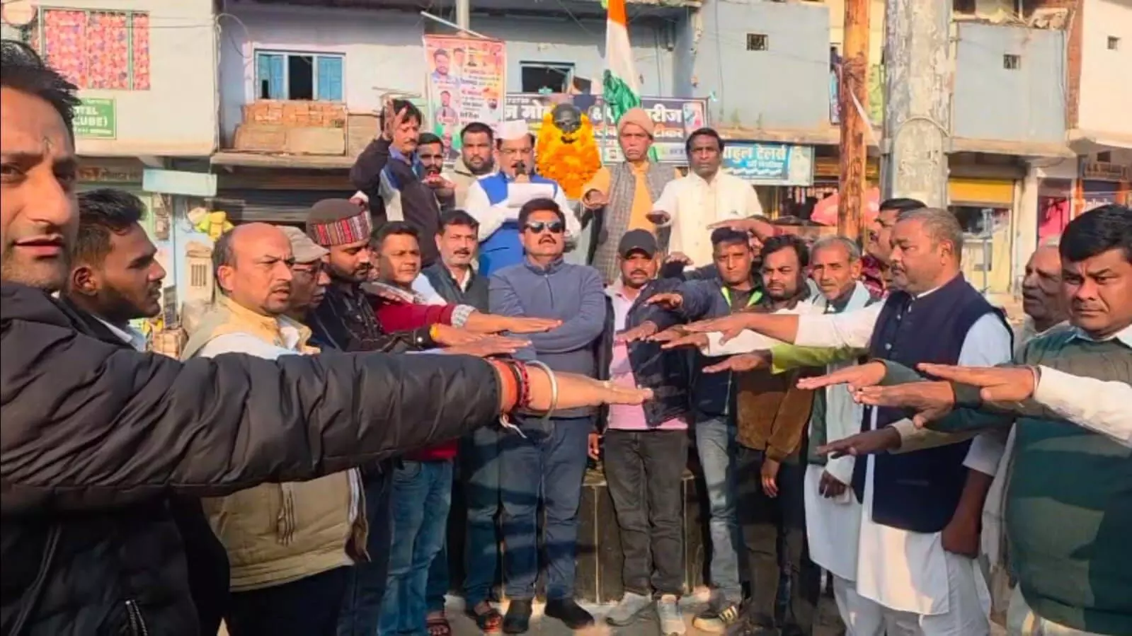 संविधान दिवस पर जिला कांग्रेस कमेटी द्वारा दिलवाई गई शपथ