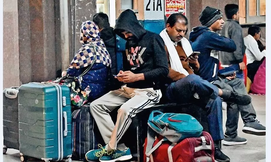 ट्रेनों की लेटलतीफी, 6 घंटे देरी से आई महानगरी