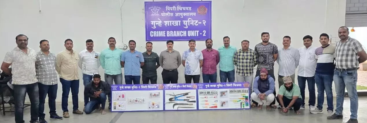 पीछा कर रही पुलिस टीम पर शातिर बदमाशों ने की फायरिंग