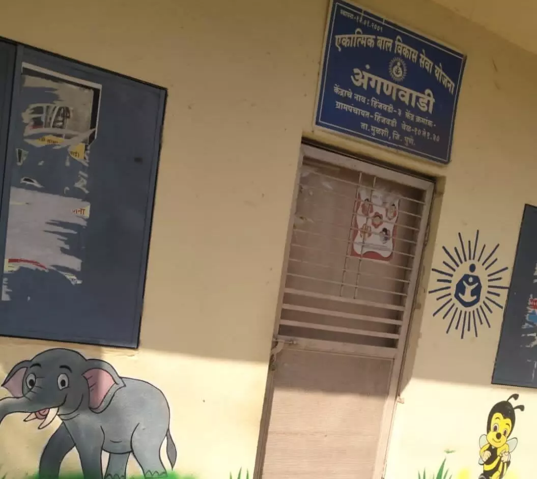 15 मासूम बच्चों को कमरे में बंद कर मीटिंग में गईं आंगनवाड़ी सेविका व सहायिका