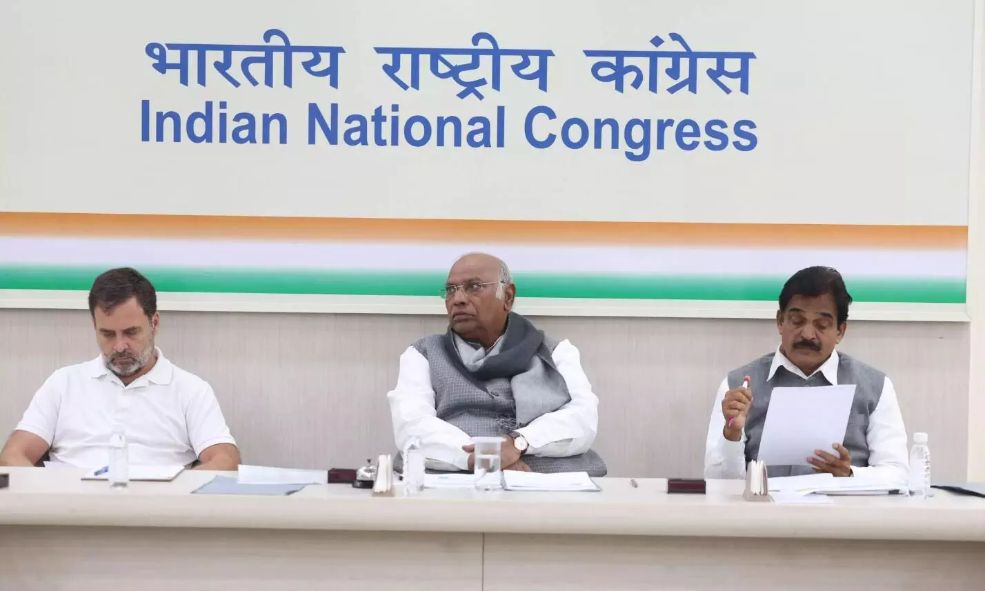 बिहार चुनाव में हार के बाद कांग्रेस की दिल्ली में समीक्षा बैठक, दोनों नेता आपस में भिड़े बिहार चुनाव में हार के बाद कांग्रेस की दिल्ली में समीक्षा बैठक, दोनों नेता आपस में भिड़े