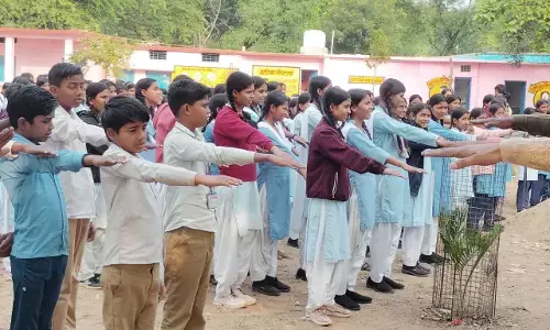 संविधान दिवस पर वन विभाग द्वारा बच्चों को दिलाया पर्यावरण संरक्षण का संकल्प