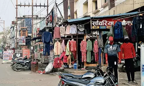 ये कैसी कार्रवाई- रांझी में जहां लग रहा जाम, वहीं से नहीं हटाए गए अतिक्रमण ये कैसी कार्रवाई- रांझी में जहां लग रहा जाम, वहीं से नहीं हटाए गए अतिक्रमण