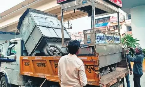 रानीताल से यादव कॉलोनी तक हटाए अवैध कब्जे, 7 टपरे और टीन शेड जब्त रानीताल से यादव कॉलोनी तक हटाए अवैध कब्जे, 7 टपरे और टीन शेड जब्त