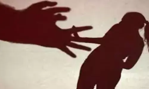 यशवंत महाविद्यालय में नाबालिग छात्राओं के साथ छेड़छाड़, लिपिक गिरफ्तार - दो शिक्षकों पर कार्रवाई यशवंत महाविद्यालय में नाबालिग छात्राओं के साथ छेड़छाड़, लिपिक गिरफ्तार - दो शिक्षकों पर कार्रवाई