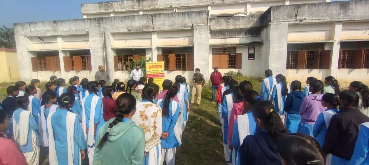 कन्या उच्चतर माध्यमिक विद्यालय में आयोजित किया गया यातायात जागरूकता अभियान कन्या उच्चतर माध्यमिक विद्यालय में आयोजित किया गया यातायात जागरूकता अभियान