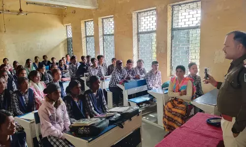 पुलिस ने विद्यार्थियों को दी सायबर अपराध व महिला अपराध संबधी जानकारियां