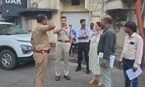 ऑन स्ट्रीट पार्किग के लिए अतिरिक्त आयुक्त ने किया सर्वेक्षण