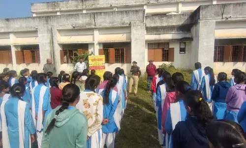 कन्या उच्चतर माध्यमिक विद्यालय में आयोजित किया गया यातायात जागरूकता अभियान कन्या उच्चतर माध्यमिक विद्यालय में आयोजित किया गया यातायात जागरूकता अभियान