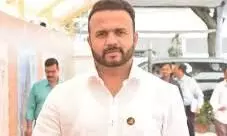 भले ही तिजोरी आपके पास है लेकिन बैंक हमारे पास है भले ही तिजोरी आपके पास है लेकिन बैंक हमारे पास है