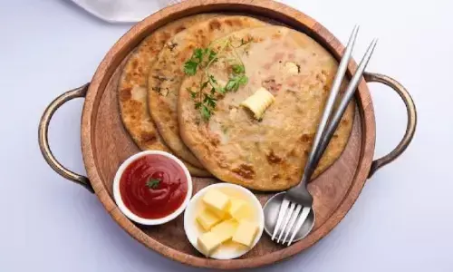 नाश्ते में क्या बनाने का सवाल आपके मन भी रहता है, तो बनाएं खास आलू-प्याज के पराठे, खाकर सभी की मॉर्निंग होगी गुड!