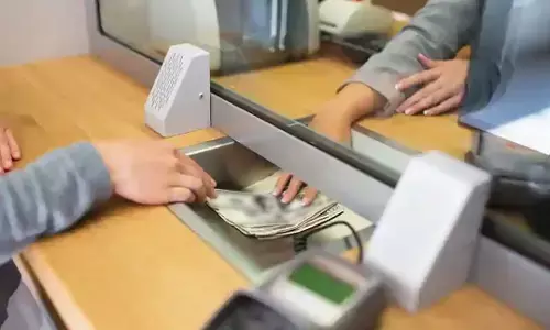 निर्मल उज्ज्वल सोसाइटी में पैसा निकालने मची होड़