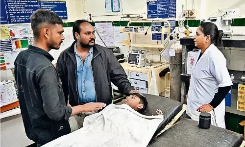 पाइप से पतंग निकालने में लगा करंट अचानक ट्रिपिंग होने से बच गई जान