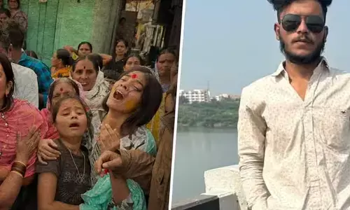 मृत प्रेमी के हाथों से मांग भर कर बोली - मर कर भी वो जीत गया मृत प्रेमी के हाथों से मांग भर कर बोली - मर कर भी वो जीत गया