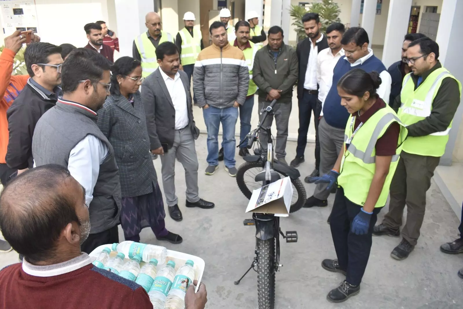 जेके सीमेंट प्लांट में कलेक्टर का आगमन, सीएसआर कार्यों की सराहना जेके सीमेंट प्लांट में कलेक्टर का आगमन, सीएसआर कार्यों की सराहना