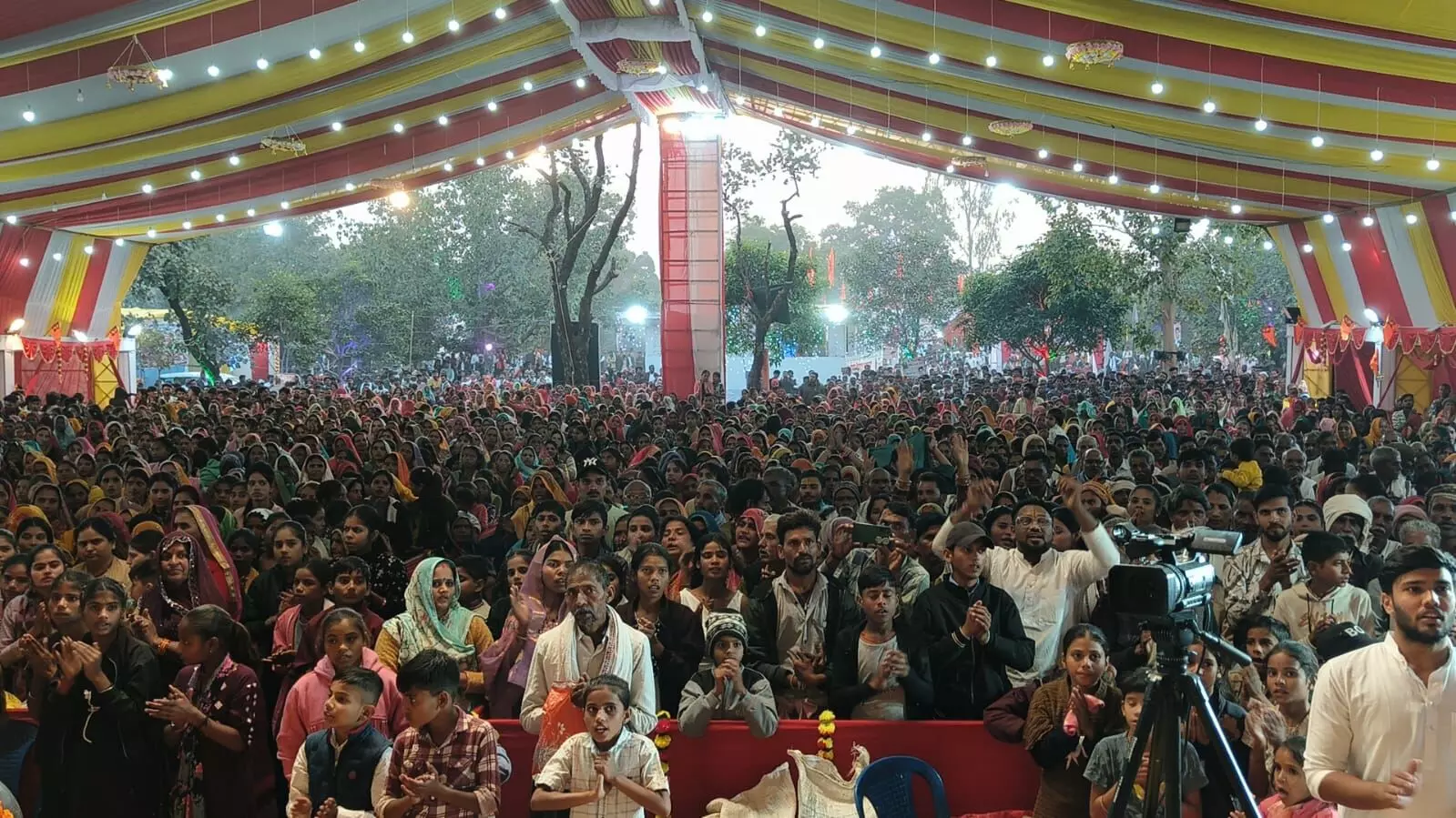 श्रीमद् भागवत कथा में रूकमणि विवाह में झूमकर नाचे श्रोतागण श्रीमद् भागवत कथा में रूकमणि विवाह में झूमकर नाचे श्रोतागण