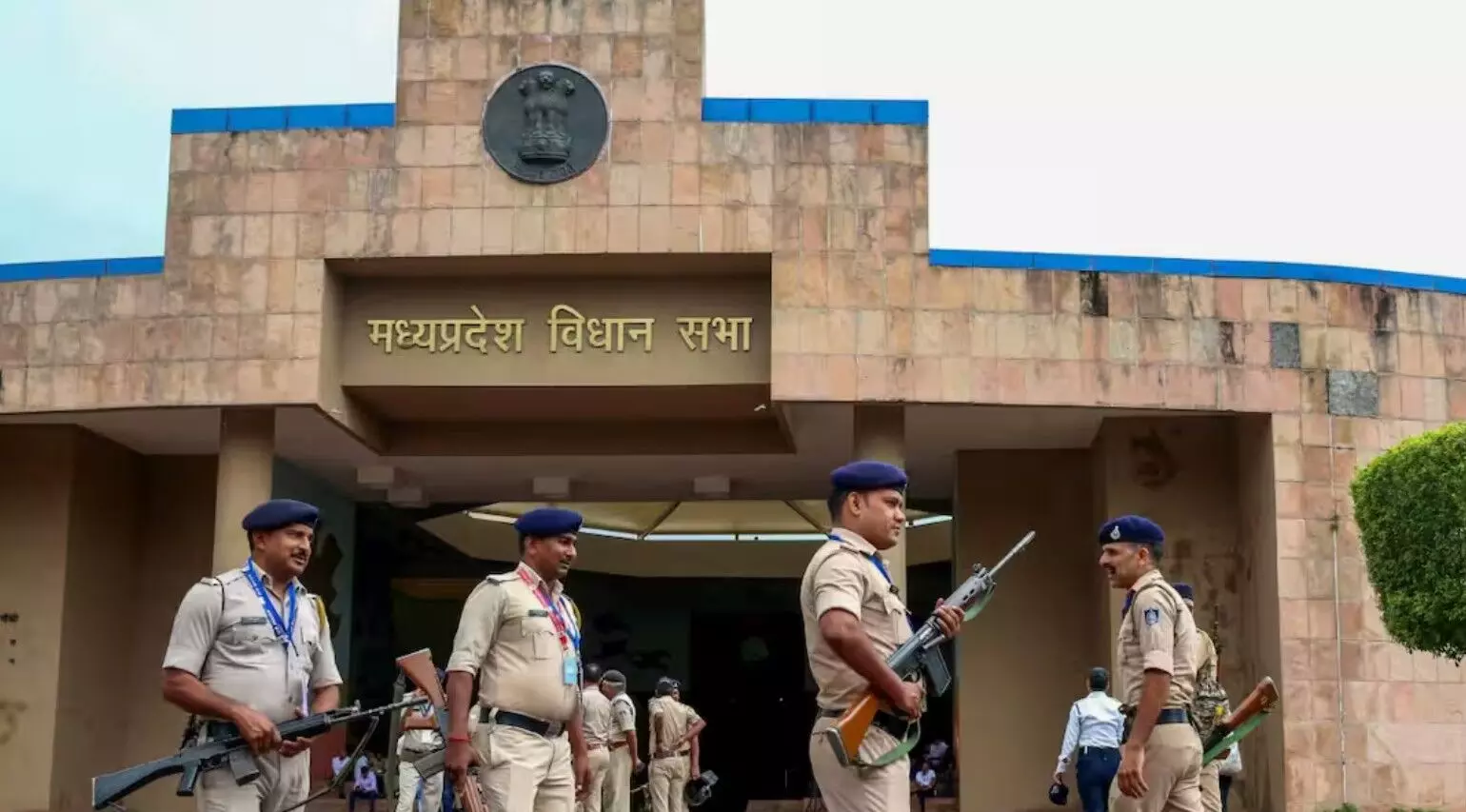 इन चार नए विधेयकों पर हो सकती है चर्चा, तीन तारीख को सदन की रहेगी छूट्टी इन चार नए विधेयकों पर हो सकती है चर्चा, तीन तारीख को सदन की रहेगी छूट्टी