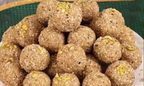स्वाद के साथ ताकत भी चाहते हैं तो परिवार के लिए बनाएं मेथी के लड्डू, घुटने-कमर दर्द से भी मिलेगा छुटकारा