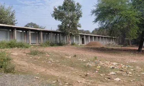 बस स्टैण्ड शापिंग काम्प्लेक्स निर्माण की १३ साल बाद भी परियोजना अधूरी बस स्टैण्ड शापिंग काम्प्लेक्स निर्माण की १३ साल बाद भी परियोजना अधूरी