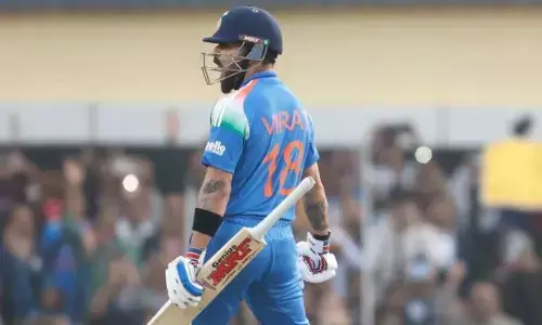 किंग कोहली के बल्ले से रांची ODI में जमकर बरसे रन, लगाया वनडे करियर का 52वां शतक किंग कोहली के बल्ले से रांची ODI में जमकर बरसे रन, लगाया वनडे करियर का 52वां शतक