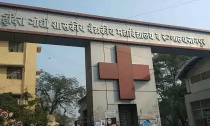 डॉ. व्यवहारे को निलंबित करने रिपोर्ट का इंतजार, सीपी से मिले - प्राथमिकी दर्ज करने की मांग