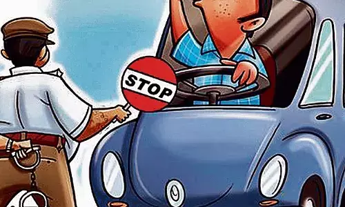 यू टर्न अभियान - रोज 2 हजार से अधिक वाहन चालकों की जांच, सड़क हादसों में कमी यू टर्न अभियान - रोज 2 हजार से अधिक वाहन चालकों की जांच, सड़क हादसों में कमी