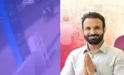 विधायक की मर्सिडीज कार ने बच्ची को टक्कर मारी, दुर्घटना का वीडियो वायरल विधायक की मर्सिडीज कार ने बच्ची को टक्कर मारी, दुर्घटना का वीडियो वायरल