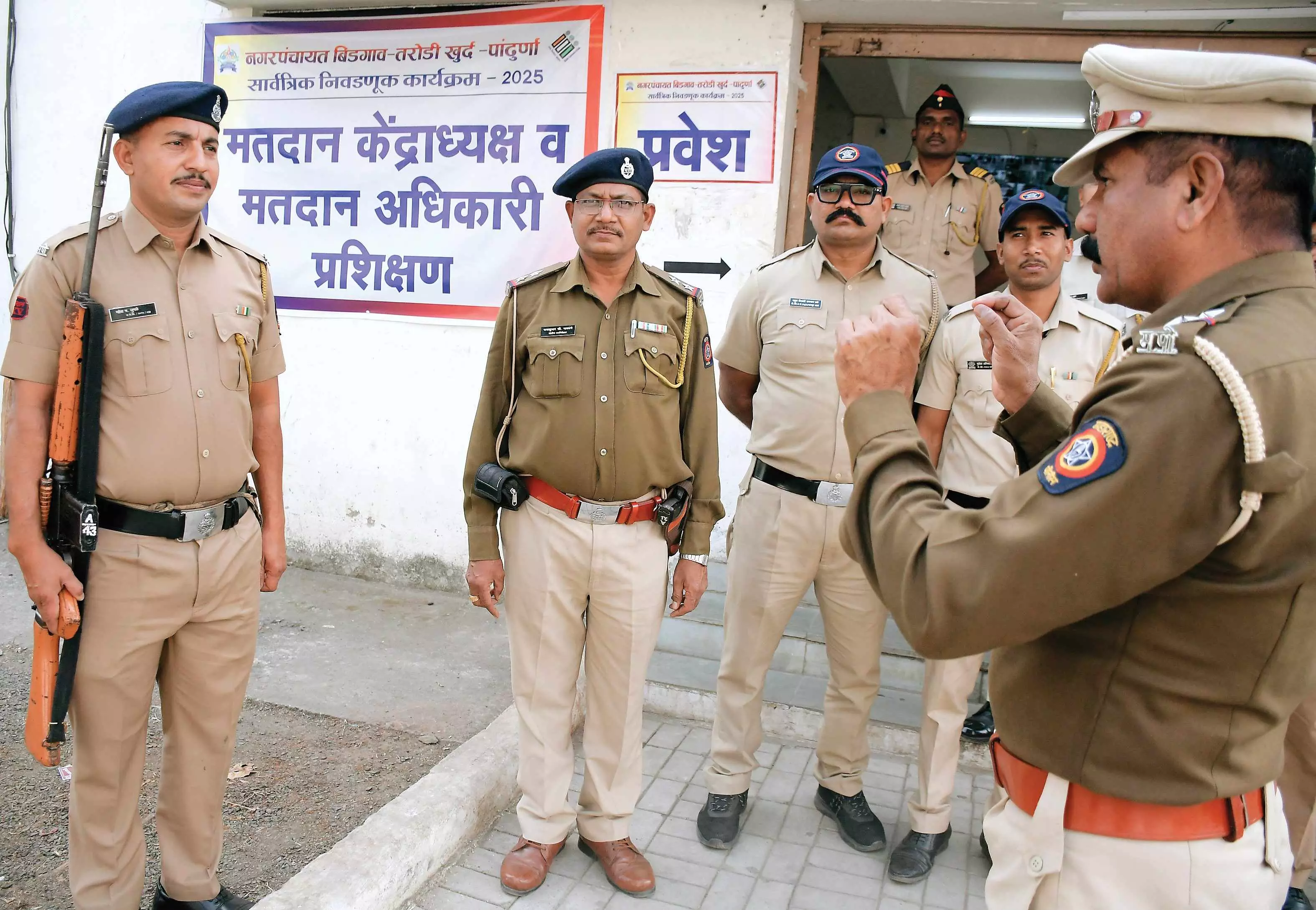 जिले में 9 स्थानों पर स्थगित, नए चुनाव कार्यक्रम के तहत 20 दिसंबर को होगा मतदान जिले में 9 स्थानों पर स्थगित, नए चुनाव कार्यक्रम के तहत 20 दिसंबर को होगा मतदान