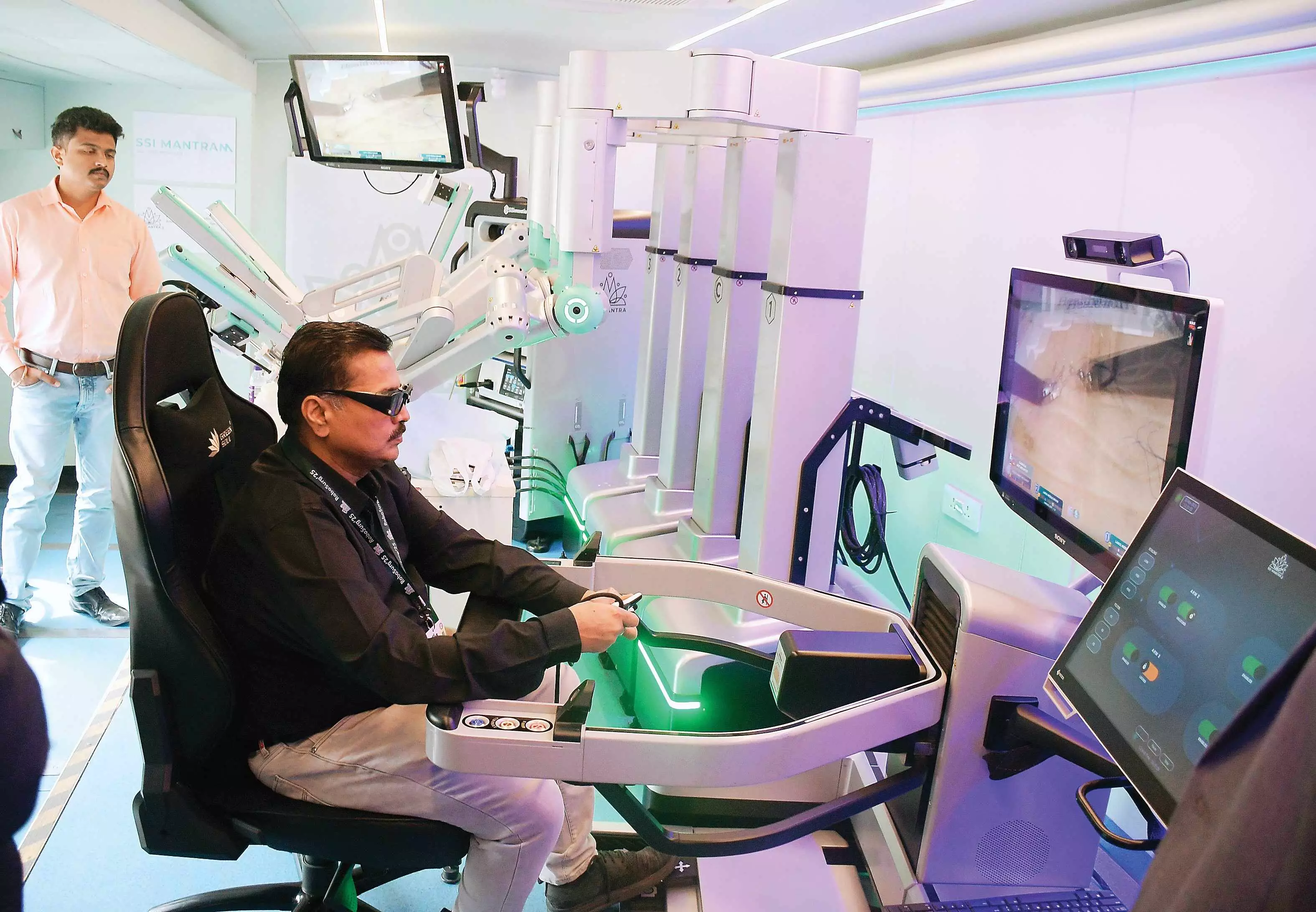 दो महत्वपूर्ण उपलब्धियों ने चिकित्सा क्षेत्र को दी नई पहचान, स्वदेशी रोबोटिक सर्जरी सिस्टम स्थापित