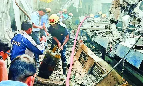 भोसरी एमआईडीसी में एलपीजी सिलेंडर का भीषण विस्फोट भोसरी एमआईडीसी में एलपीजी सिलेंडर का भीषण विस्फोट