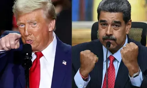 अब तुम्हें देश छोड़कर भागना होगा, डोनाल्ड ट्रंप ने मादुरो को फोन पर दी चेतावनी, क्या दोनों देशों के बीच छिड़ेगा युद्ध? अब तुम्हें देश छोड़कर भागना होगा, डोनाल्ड ट्रंप ने मादुरो को फोन पर दी चेतावनी, क्या दोनों देशों के बीच छिड़ेगा युद्ध?