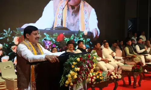 गीता का प्रत्येक अध्याय ज्ञान, विज्ञान, दर्शन, योग और कर्तव्य की भावना से परिपूर्ण - मुख्यमंत्री डॉ. यादव गीता का प्रत्येक अध्याय ज्ञान, विज्ञान, दर्शन, योग और कर्तव्य की भावना से परिपूर्ण - मुख्यमंत्री डॉ. यादव