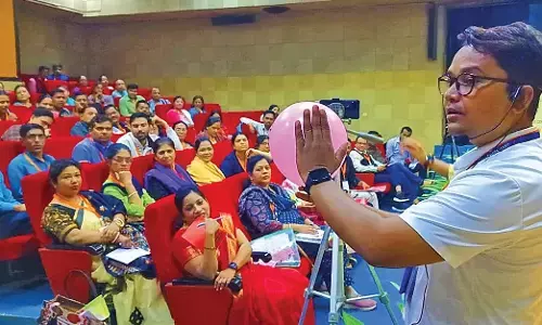 बच्चों की आंखों में चमक, वाओ टू हाउ : आश्चर्य से भरा रहा साइंस वर्कशॉप