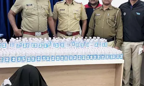 भंडारा में पुलिस ने माल सहित शराब तस्करों को पकड़ा