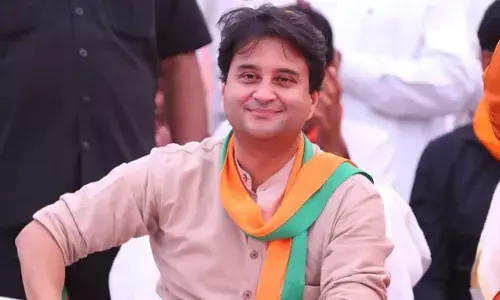 जासूसी के आरोप मामले में संचार साथी पर बोले सिंधिया - ऐप स्वैच्छिक, फोन से कर सकते हैं डिलीट