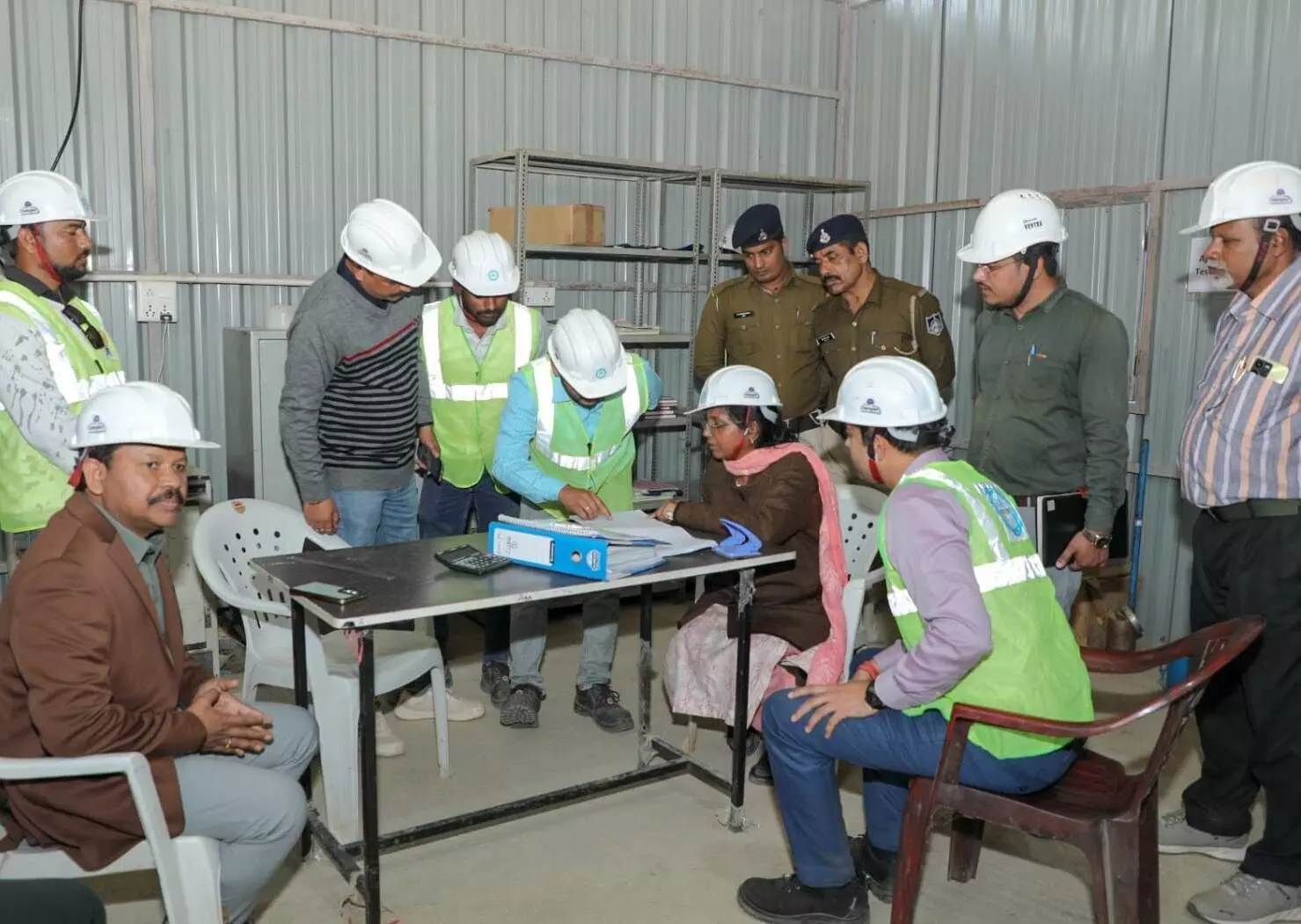 कलेक्टर ने कुंवरपुर में जल शोधन संयंत्र का किया निरीक्षण, मझगांय समूह जल प्रदाय योजना की ली जानकारी