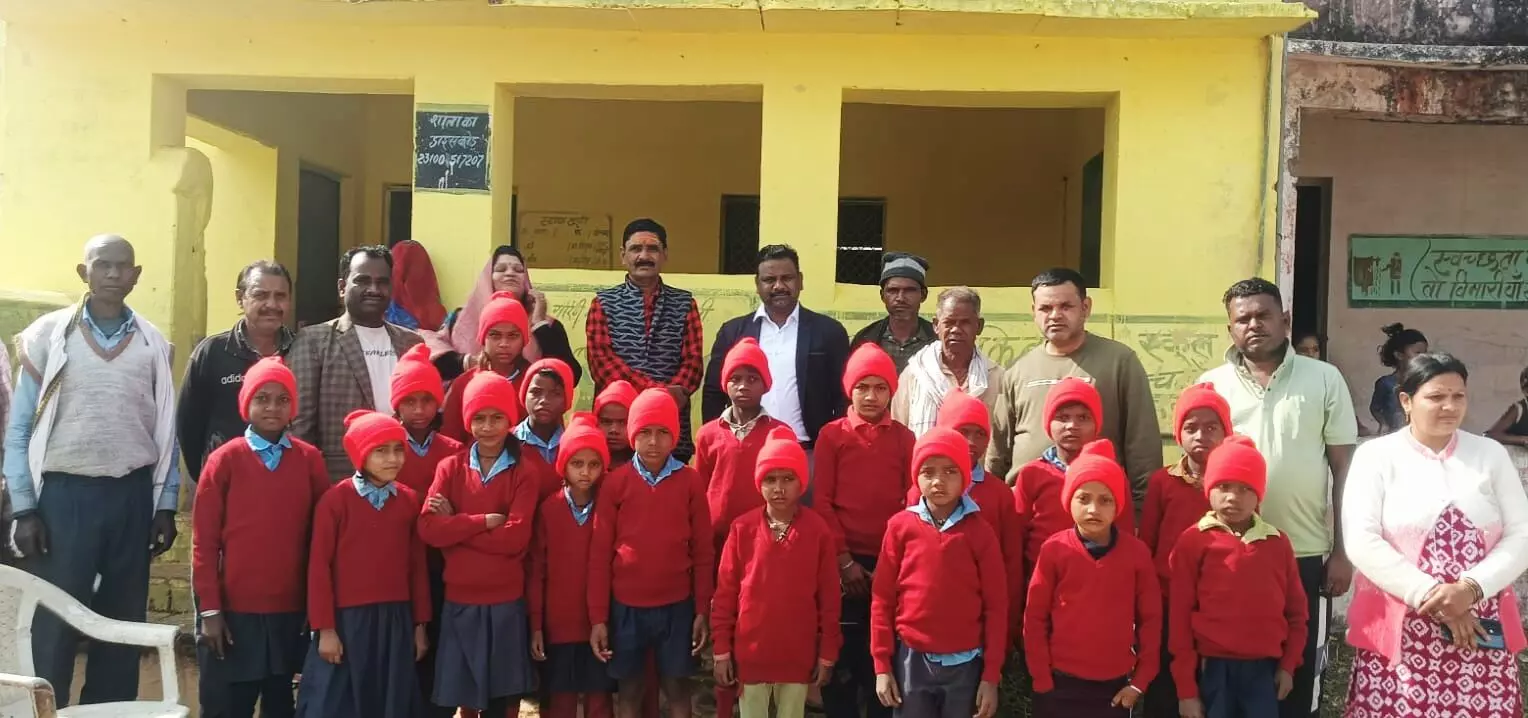 ग्राम पंचायत बिसानी में बच्चों को प्रदान किये गये गर्म कपड़े