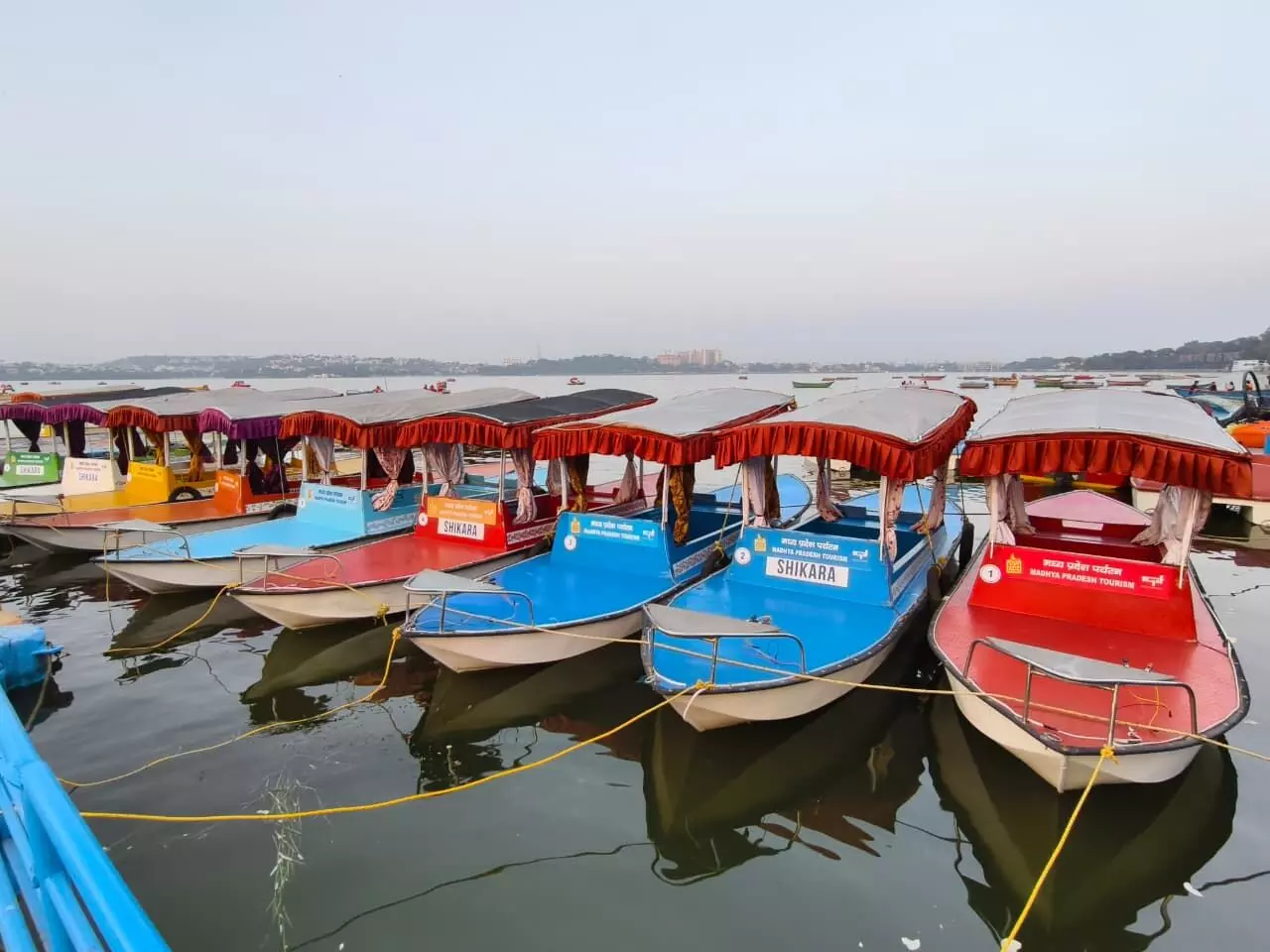 मुख्यमंत्री डॉ. यादव के द्वारा मध्य प्रदेश पर्यटन निगम के अपर लेक बोट क्लब भोपाल में शिकारों का उद्घाटन