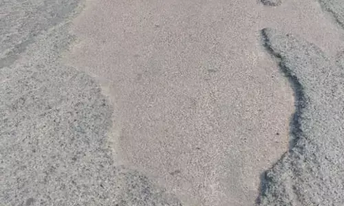 नेशनल हाईवे-39 की बदहाली, पर्यटक ग्राम मडला की राह पर जाम और खतरा